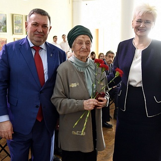 Александр Клиновский вручил ветеранам юбилейные медали в честь 80-летия Великой Победы