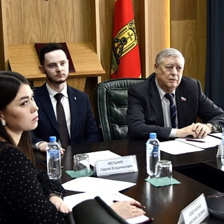 Депутаты и общественники обсудили вопросы совершенствования работы с молодежью