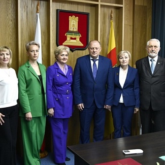 Сергей Голубев вручил награды Законодательного Собрания медицинским сестрам учреждений здравоохранения Верхневолжья