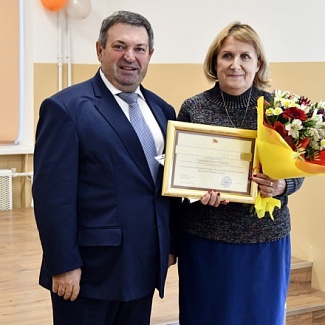 Заслуженному педагогу – высокая награда