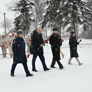 Сергей Голубев возложил цветы к Мемориалу «Московская гора» в Зубцове