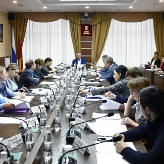 Комитет по транспорту и ЖКК рассмотрел вопрос об областном бюджете