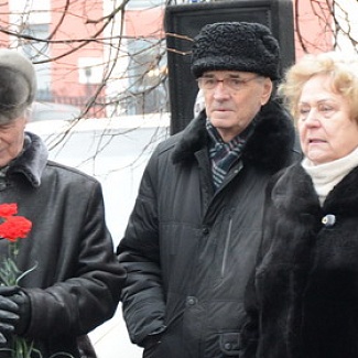 В Твери открыли мемориальную доску писателю, краеведу и журналисту Владимиру Исакову