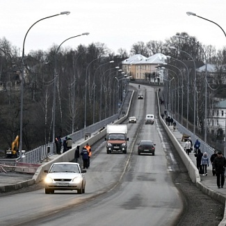 В Старице завершается ремонт моста, продолжается реконструкция набережной и готовится к открытию новый детский сад