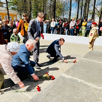 Депутаты областного парламента приняли участие в праздничных мероприятиях, посвященных Дню Победы, которые прошли в муниципальных образованиях Верхневолжья