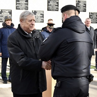 Депутаты Законодательного Собрания Тверской области поздравили сотрудников отряда особого назначения «БАРС»