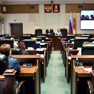 Комитет по бюджету и налогам Законодательного Собрания рассмотрел законопроекты об областном бюджете и бюджете ТФОМС