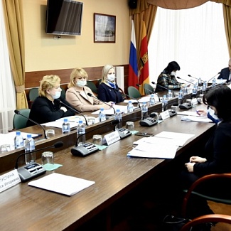 Комитет рассмотрел законопроекты о трудовых отношениях