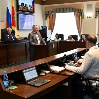 Состоялось внеочередное заседание областного парламента