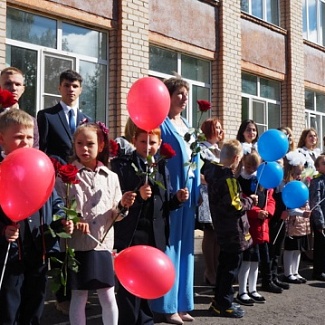 Сергей Голубев поздравил с Днем знаний учеников и педагогов Оленинской средней школы