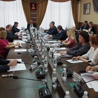 Состоялось заседание комитета по транспорту и жилищно-коммунальному комплексу