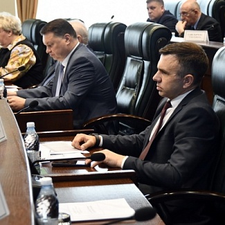 Подготовку к весенне-полевым работам обсудили на заседании профильного комитета областного парламента