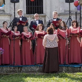 Старицу поздравили из космоса