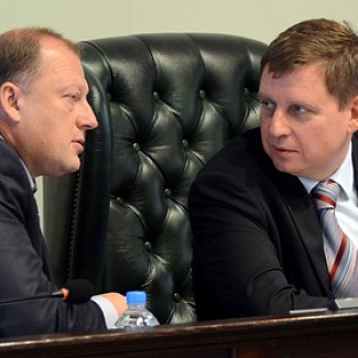 На очередном заседании депутаты Законодательного Собрания рассмотрели тридцать три вопроса