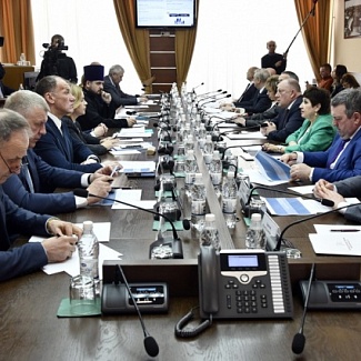 В тверском Заксобрании прошел круглый стол на тему законодательного обеспечения поддержки многодетных семей