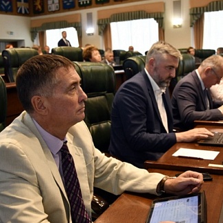 Областной парламент поддержал изменения в федеральном законодательстве по увековечению памяти погибших при защите Отечества