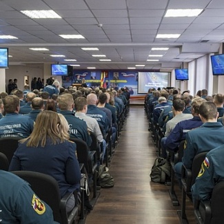 На переднем краю даже в мирные дни