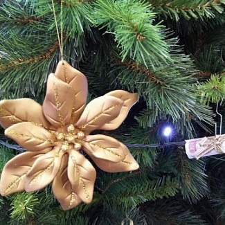 С новым, 2019-м годом и праздником Рождества Христова!