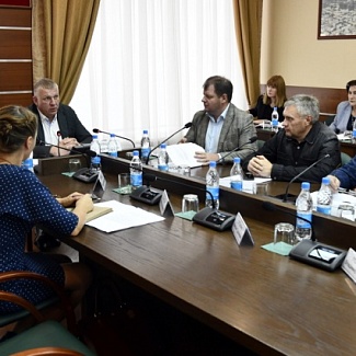 Состоялось заседание комитета по транспорту и жилищно-коммунальному комплексу