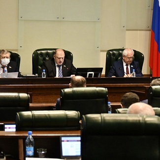 Бюджет ТФОМС на 2021-2023 годы принят во втором чтении областным парламентом