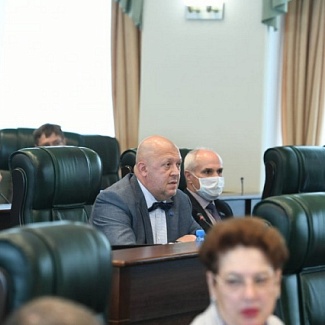 Дополнительные льготы для детей-сирот приняты областным парламентом