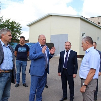 Депутаты побывали на машиностроительных предприятиях и объектах благоустройства Старицкого муниципального округа